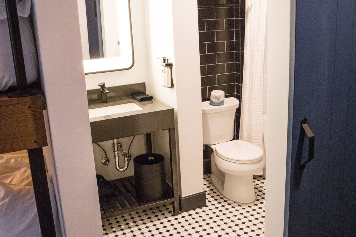 suite (the gnarnia | bunk) | bathroom | combined shower/bathtub, free toiletries, hair dryer, towels