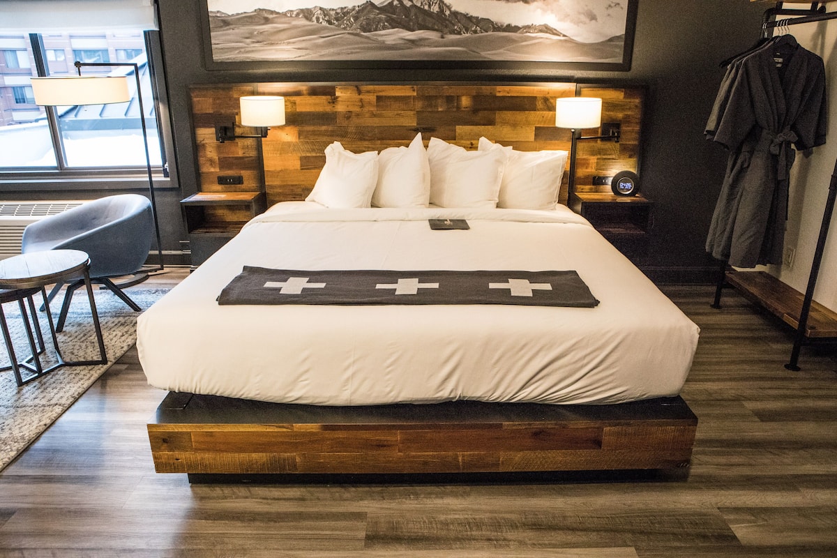 suite, multiple beds (trekker) | in-room safe, individually decorated, individually furnished