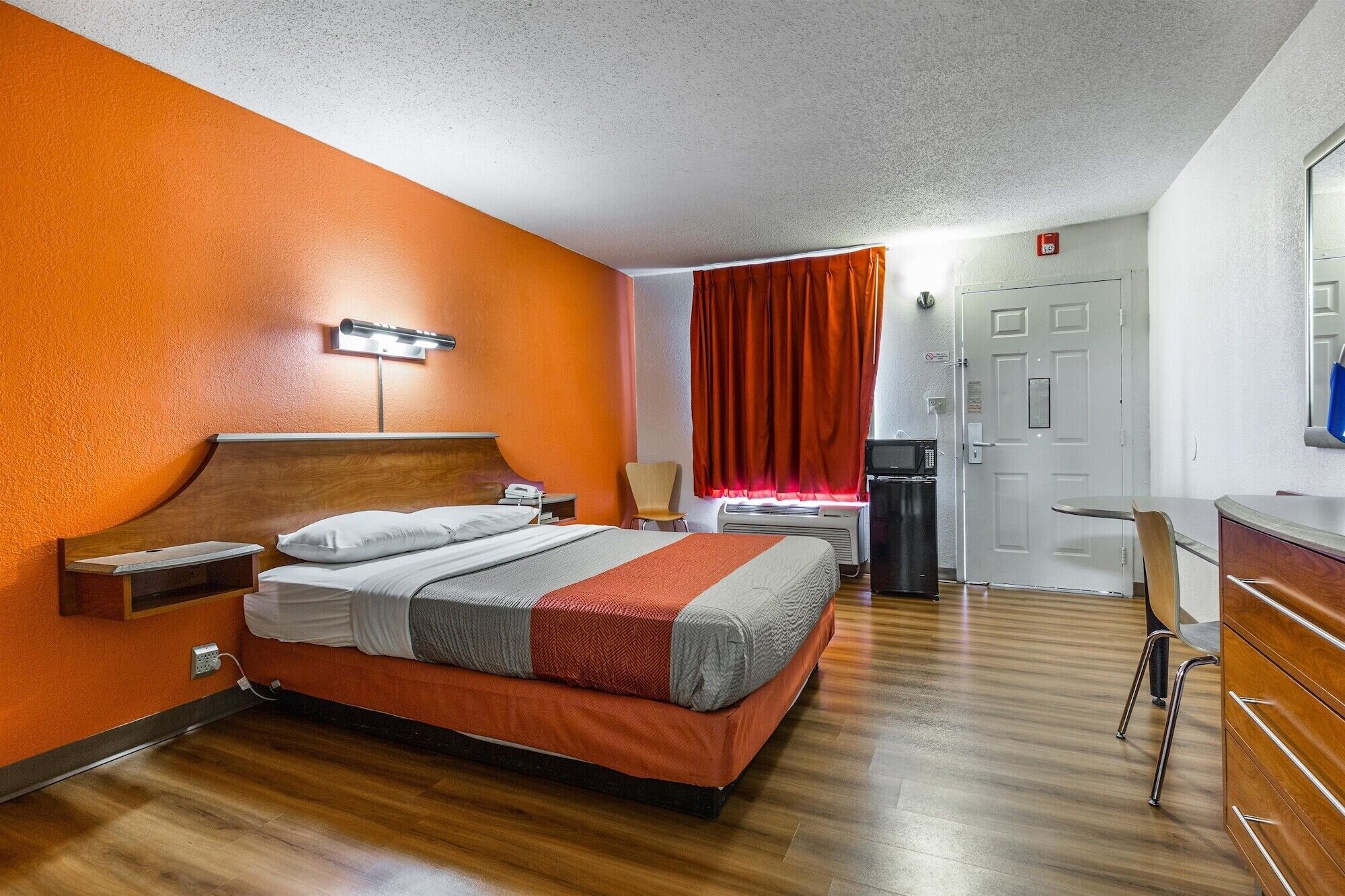 Desk, free WiFi, bed sheets