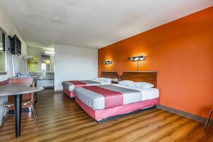 Escritorio, wifi gratis, ropa de cama