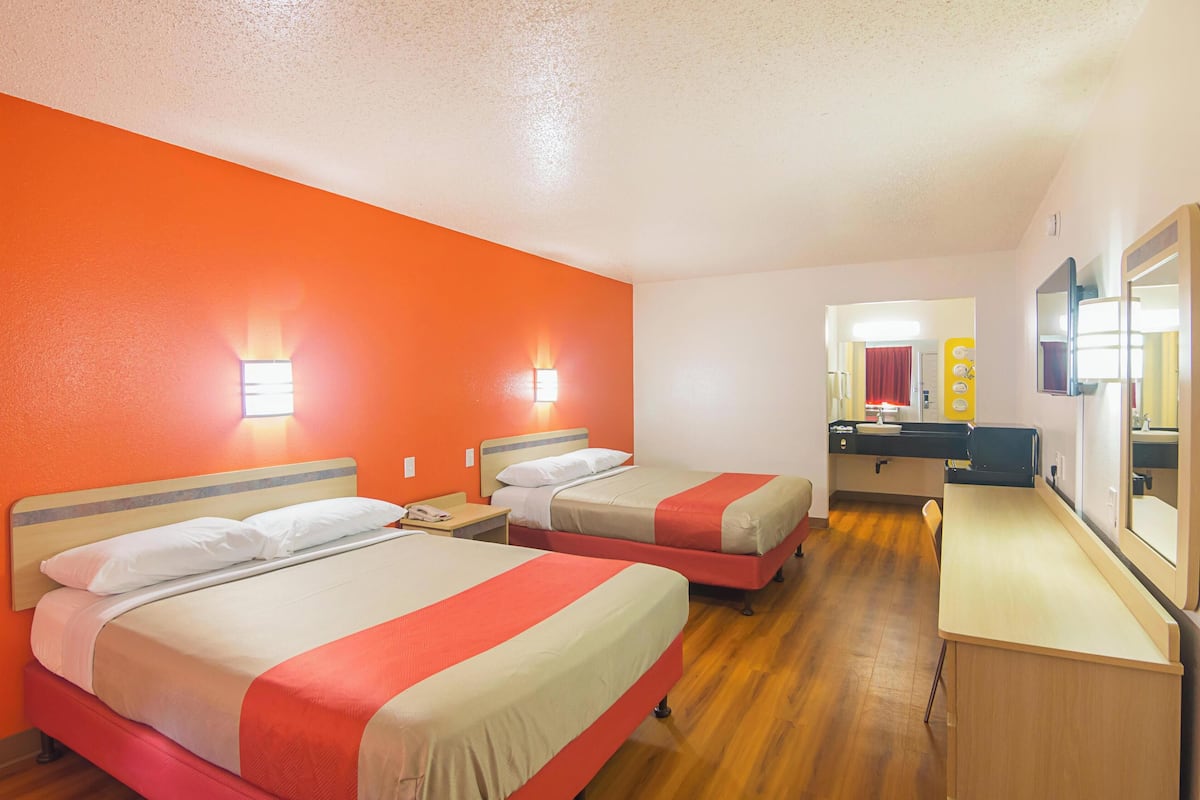 Room, 2 Queen Beds, Non Smoking, Refrigerator & Microwave | Desk, WiFi (free), bed sheets