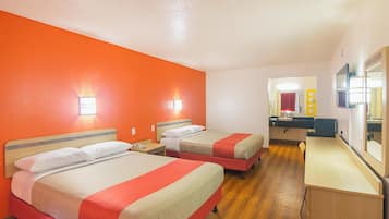 Rom, 2 queensize-senger, ikke-røyk, kjøleskap og mikrobølgeovn | Skrivebord, wi-fi (inkludert) og sengetøy