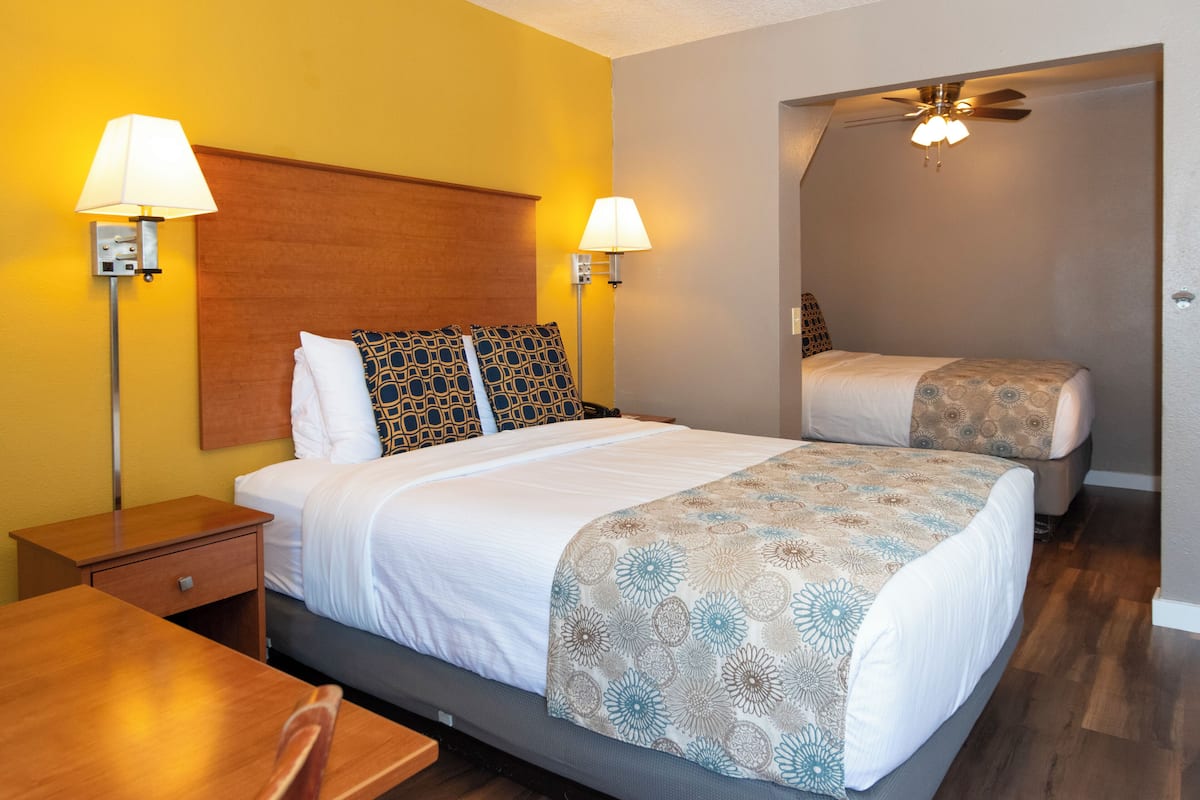 Family Room, Non Smoking | 1 bedroom, premium bedding, iron/ironing board, free WiFi