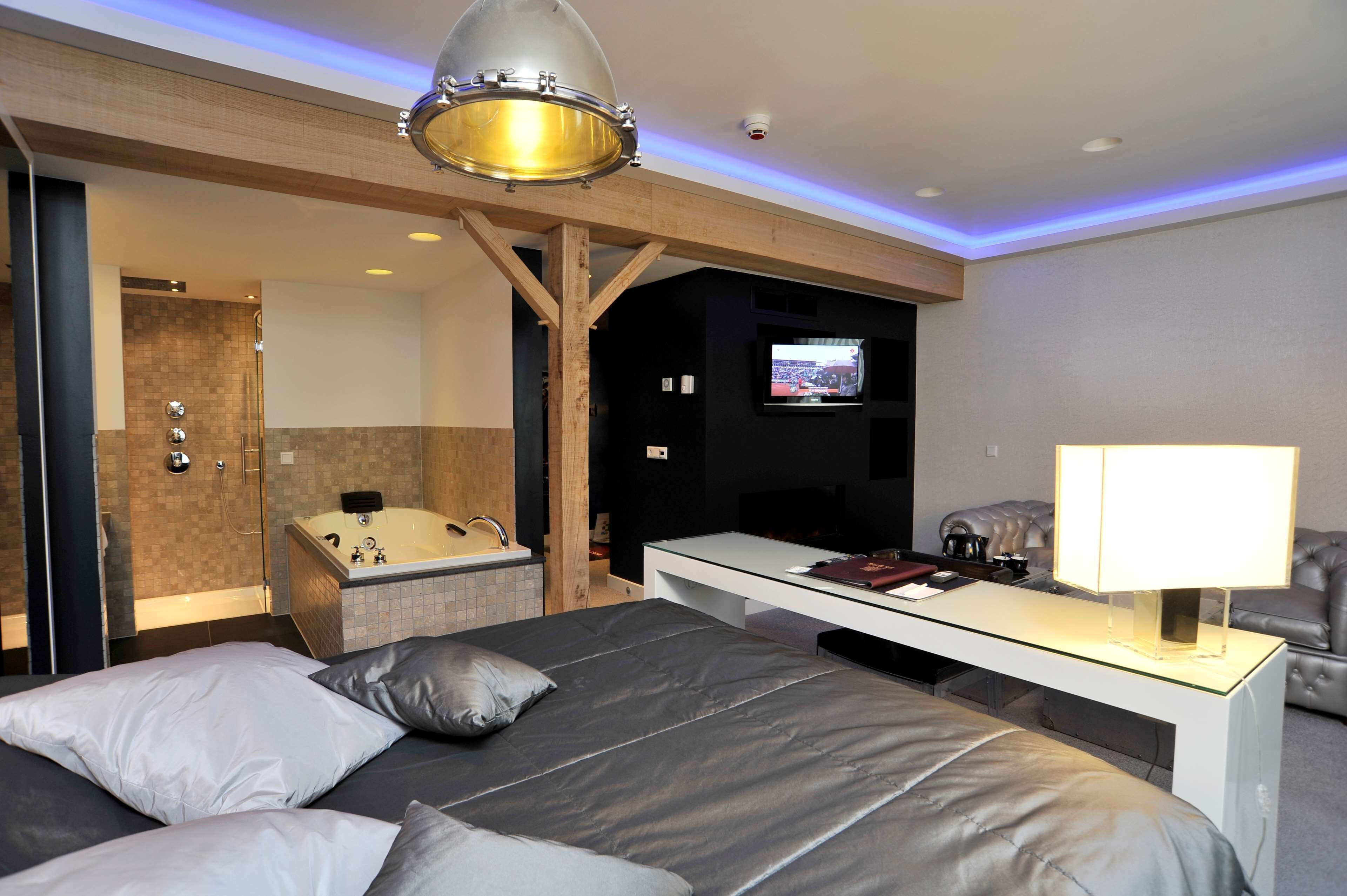 高级套房, 多张床 (Theme) | 办公桌、笔记本电脑工作区、遮光窗帘、熨斗/熨板