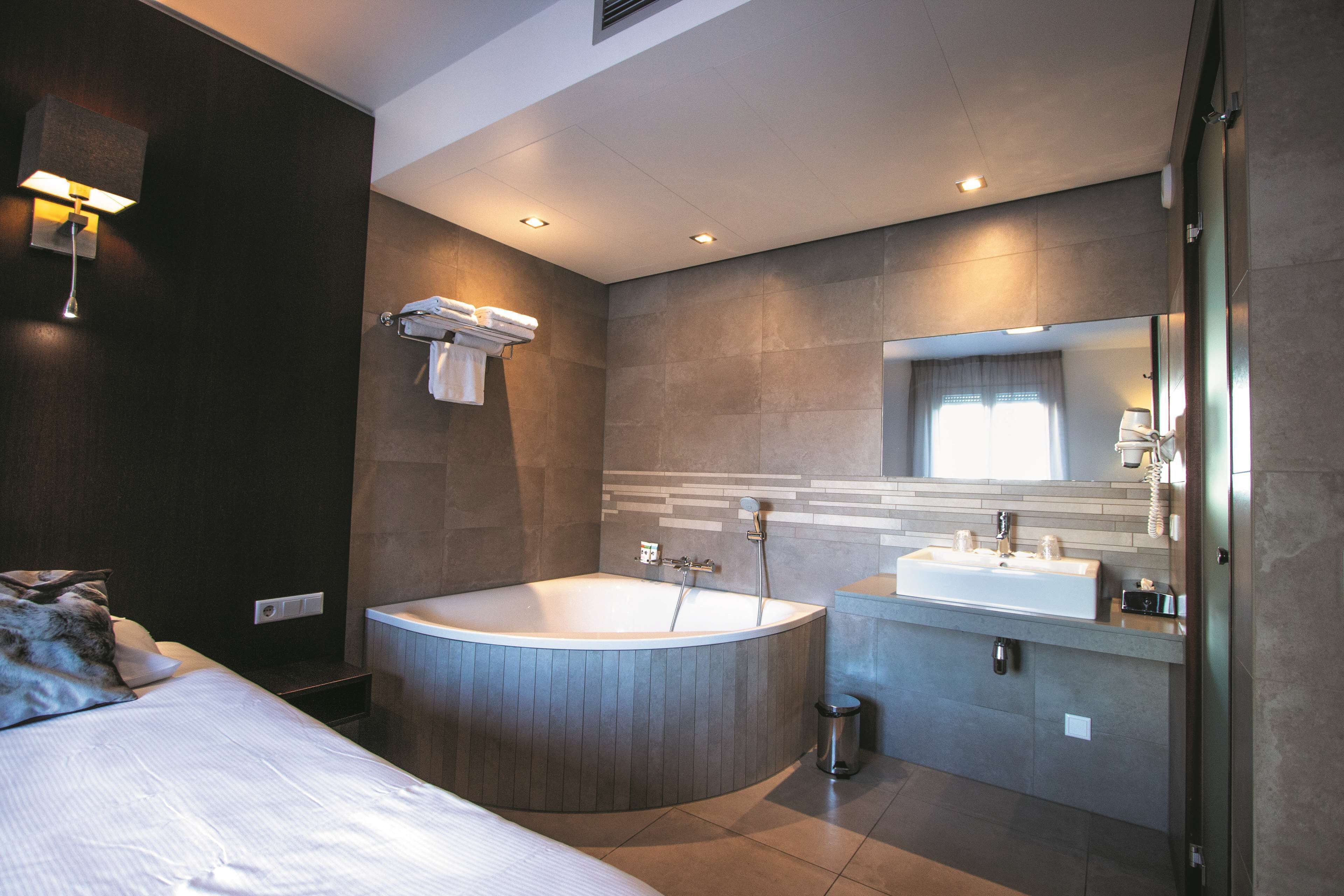 apartment, multiple beds, kitchen | 1 bedroom, desk, laptop workspace, blackout curtains