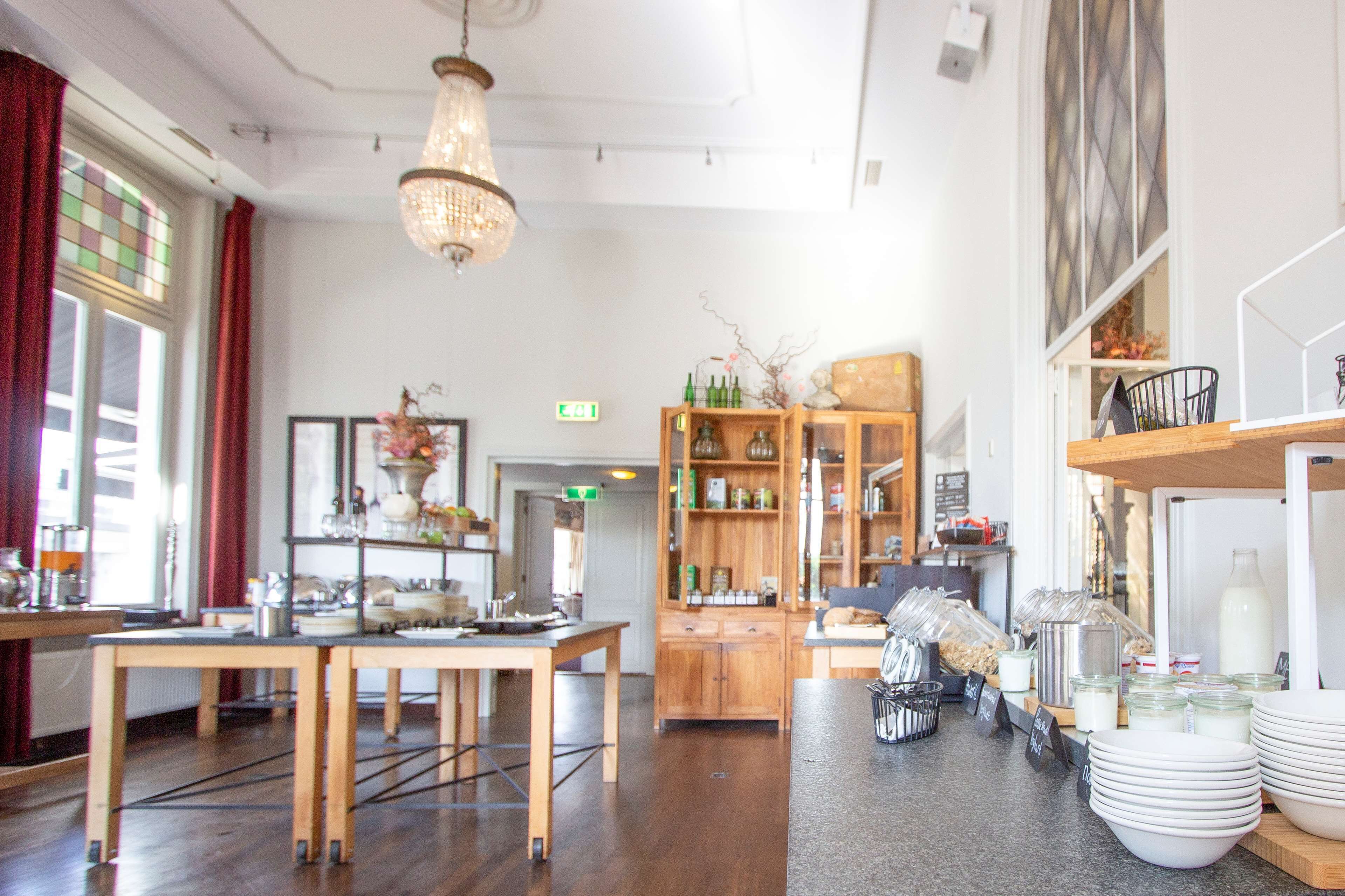 Tägliches Frühstücksbuffet (18.50 EUR pro Person)