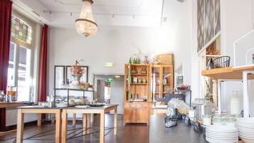 Desayuno buffet todos los días (EUR 18.50 por persona)