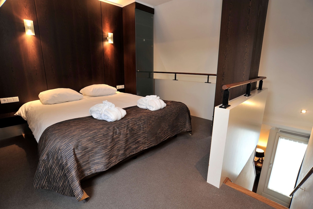 Suite, 1 Katil Raja (King), Balcony | Meja, ruang kerja komputer riba, langsir/tirai gelap terus 