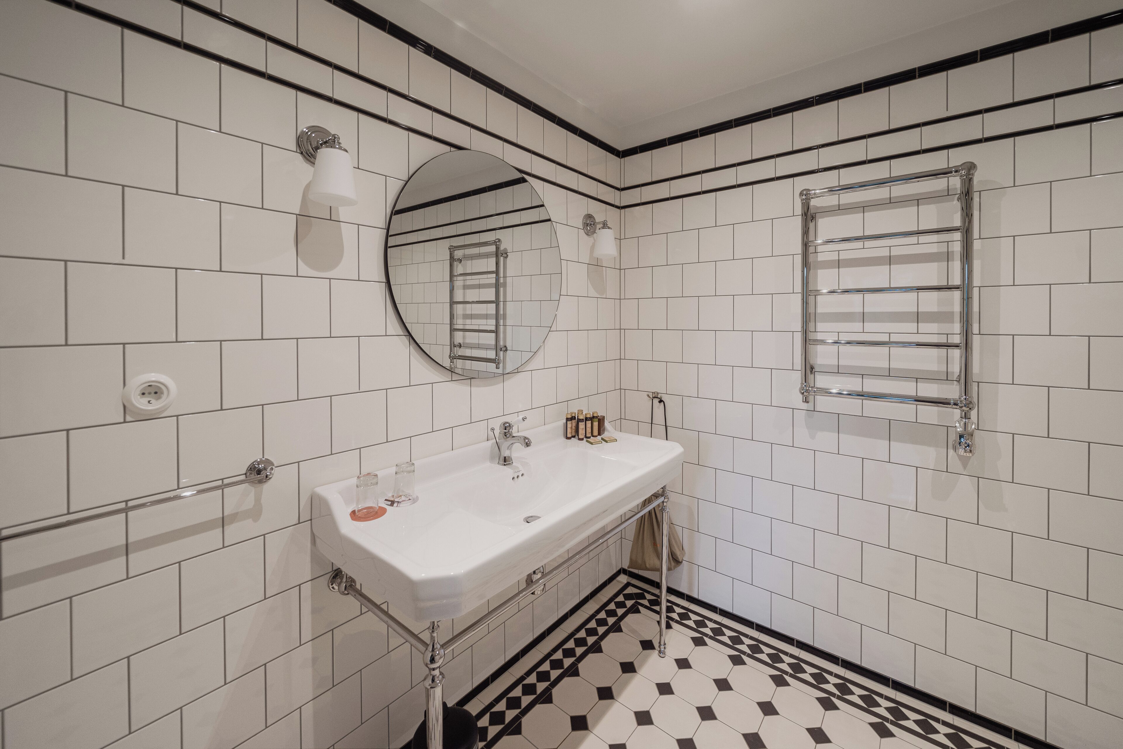Photo - TwentySix