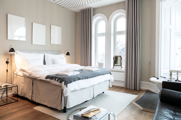 Seprai premium, selimut bulu angsa, brankas, dan didekorasi berbeda-beda