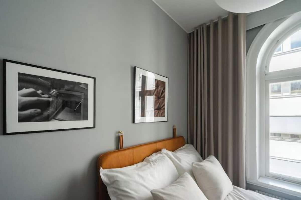 1 bedroom, premium bedding, down comforters, in-room safe
