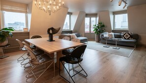 Premium bedding, down comforters, in-room safe, individually decorated - TwentySix (Malmö)