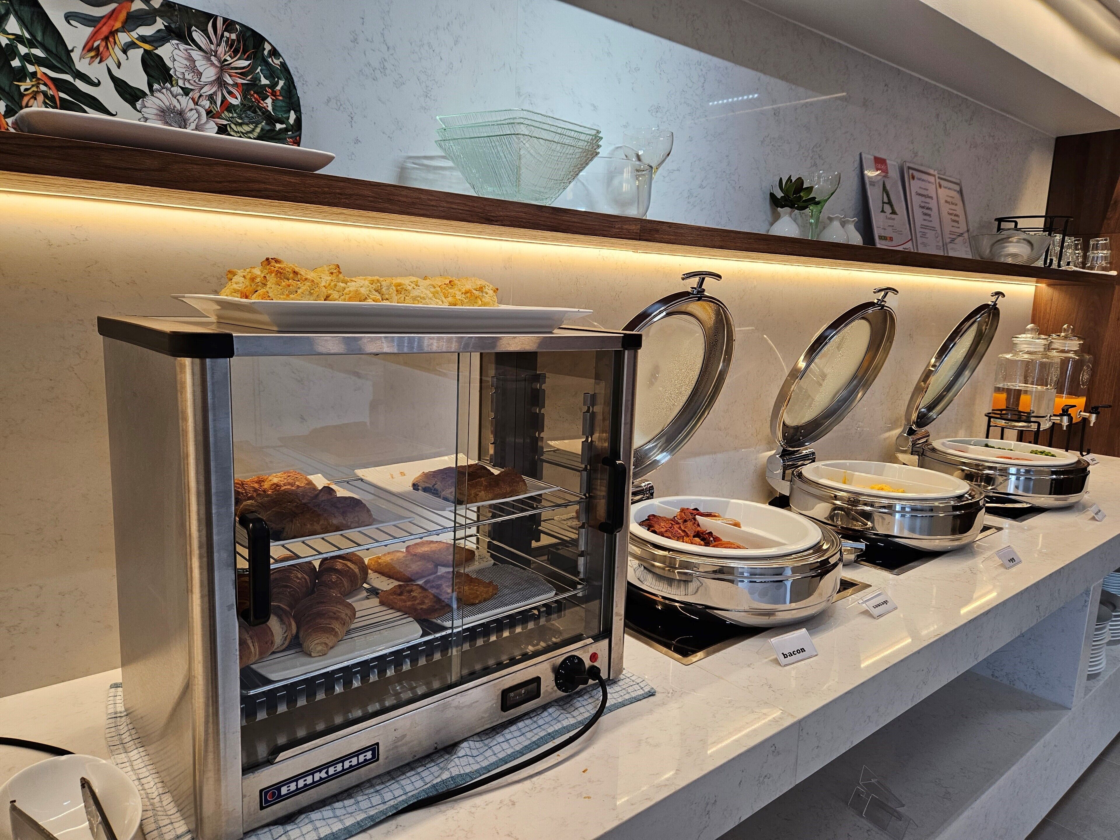 Photo - Best Western Newmarket Inn & Suites