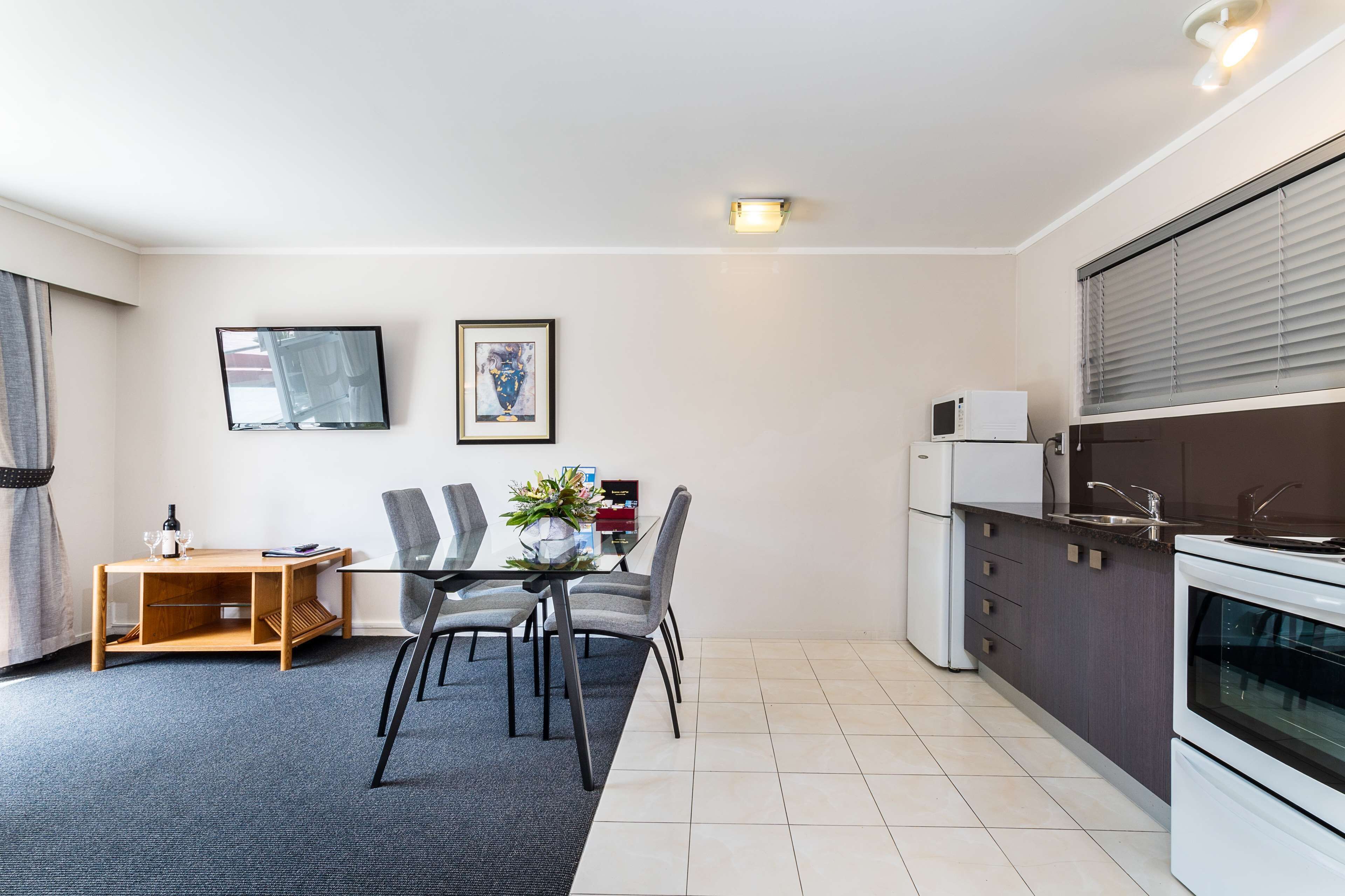 Photo - Best Western Newmarket Inn & Suites