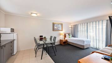 Standard Apartment, Multiple Beds, Non Smoking, Kitchen (Living Room, Full Kitchen) | Premium bedding, individually decorated, individually furnished, desk