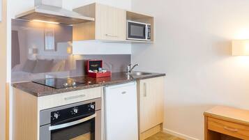 Coffee/tea maker, fridge, microwave, electric kettle