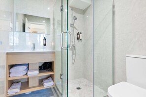 Free toiletries, hair dryer, towels - Best Western Newmarket Inn & Suites (Auckland)