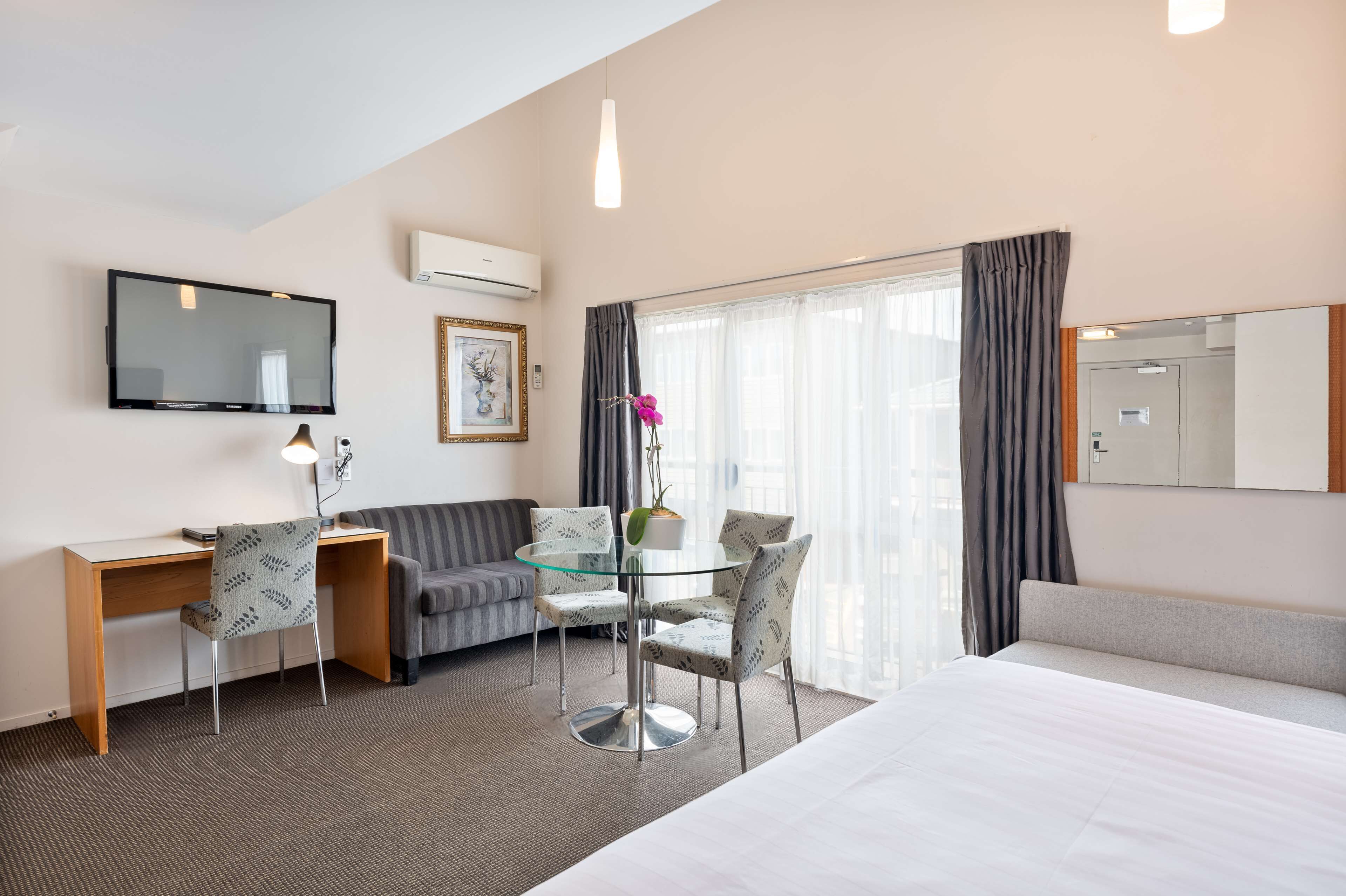 Foto - Best Western Newmarket Inn & Suites