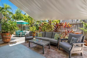 Courtyard view - The Grand Guesthouse (Key West)