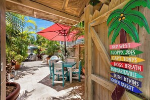 Courtyard view - The Grand Guesthouse (Key West)