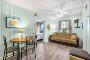 Premium bedding, pillow-top beds, individually decorated - The Grand Guesthouse (Key West)