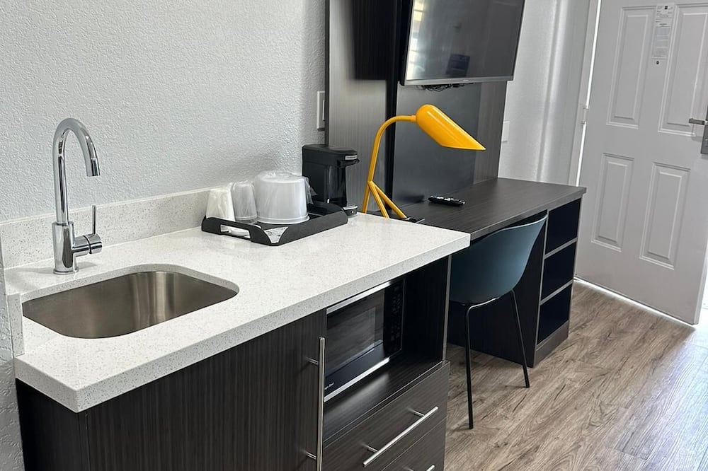 Studio 6 Suites San Ysidro, CA -San Diego South Bay