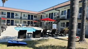Outdoor pool - Studio 6 Suites San Ysidro, CA -San Diego South Bay (San Ysidro)