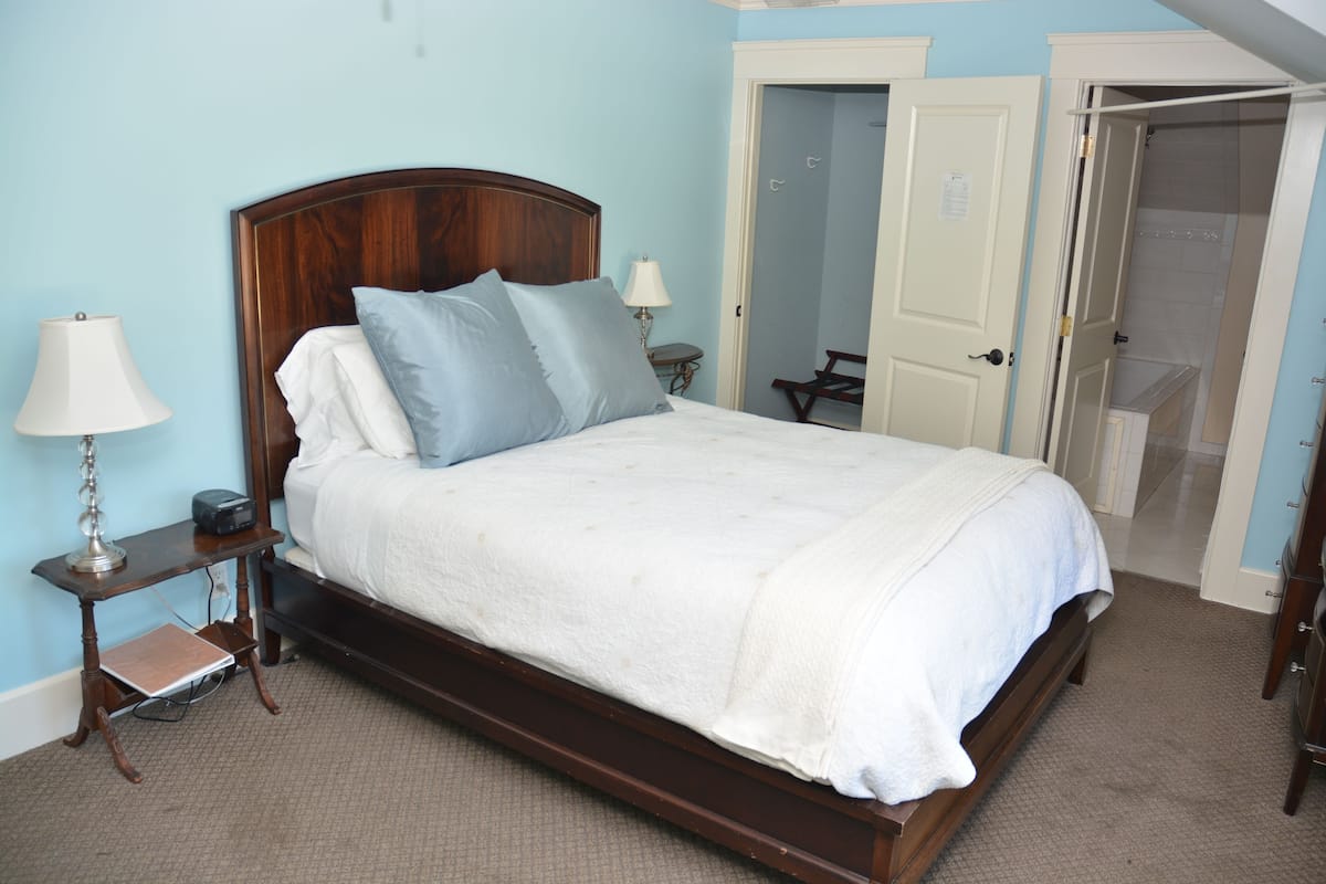San Gabriel View (Queen Bed)