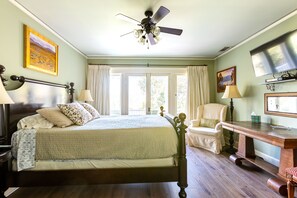 Habitación Premium, 1 cama de matrimonio, vistas a la montaña | Mobiliario individual, escritorio, espacio para trabajar con un portátil
