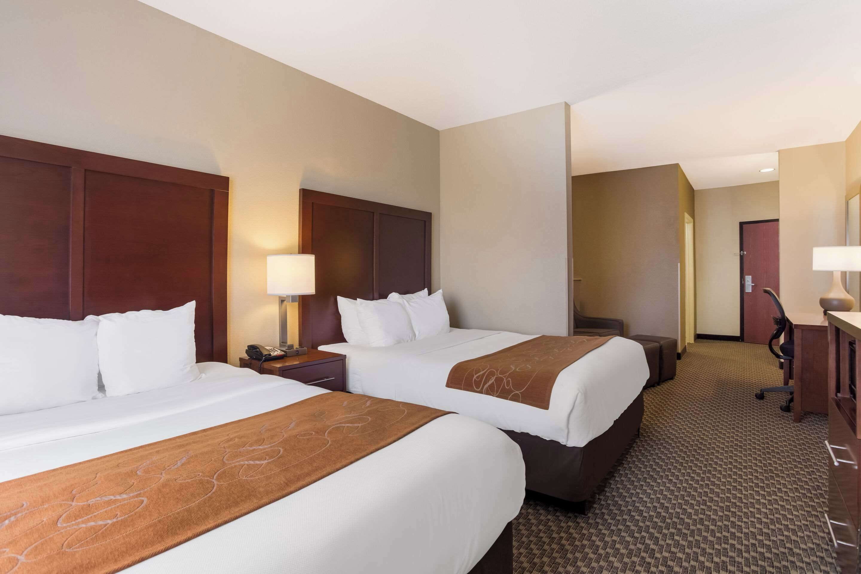 desk, laptop workspace, iron/ironing board, free wifi