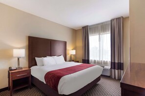 Skrivbord, arbetsyta för laptop, strykjärn/strykbräda och gratis wi-fi