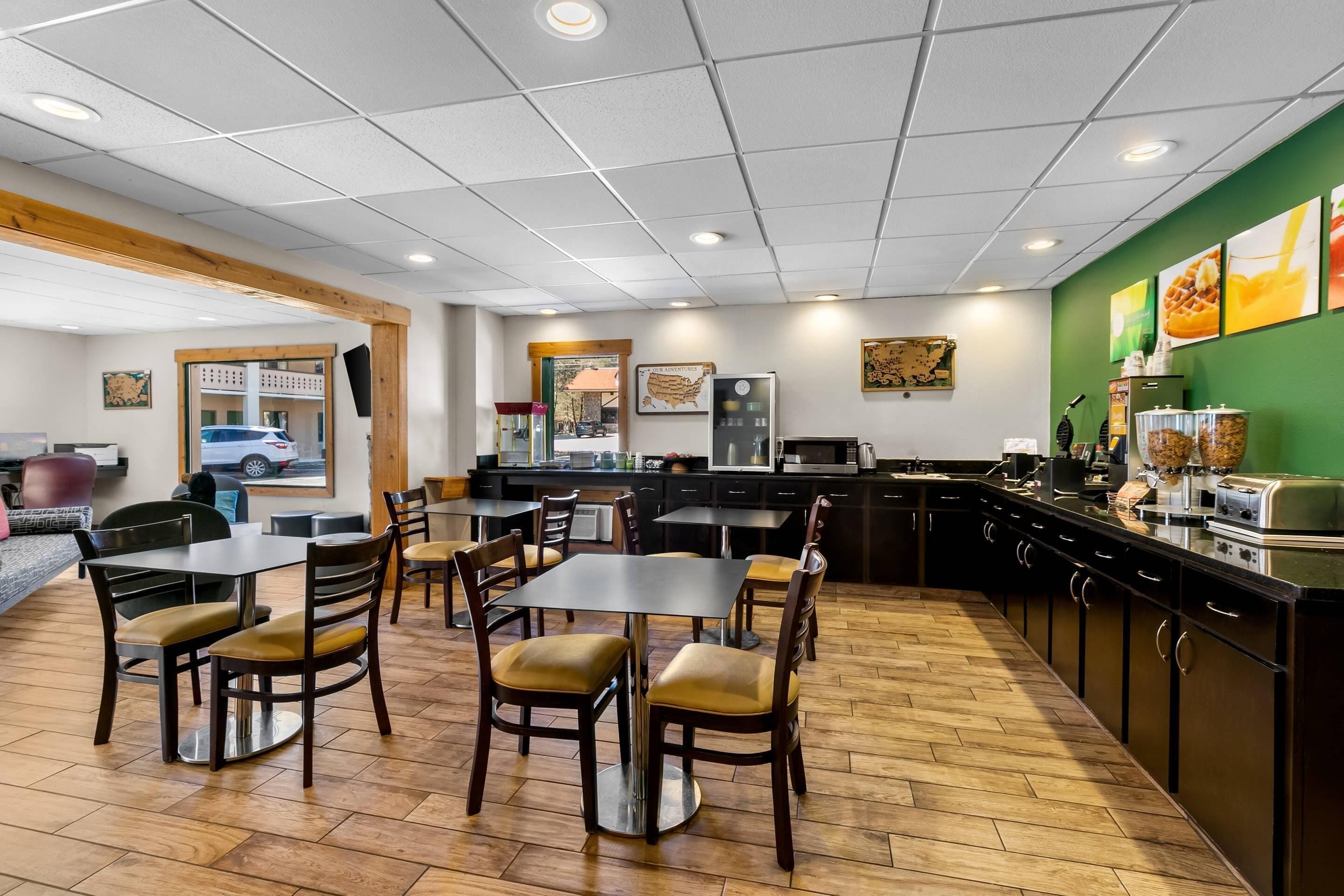 Free daily continental breakfast