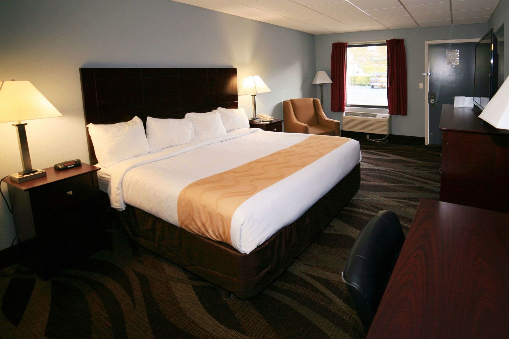 Desk, iron/ironing board, rollaway beds, free WiFi