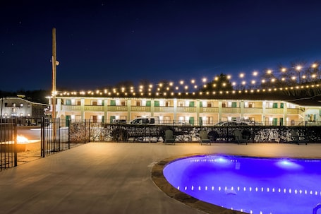 Seasonal outdoor pool