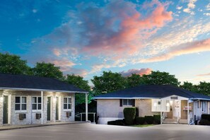 Exterior - Knights Inn Pine Grove (Pine Grove)