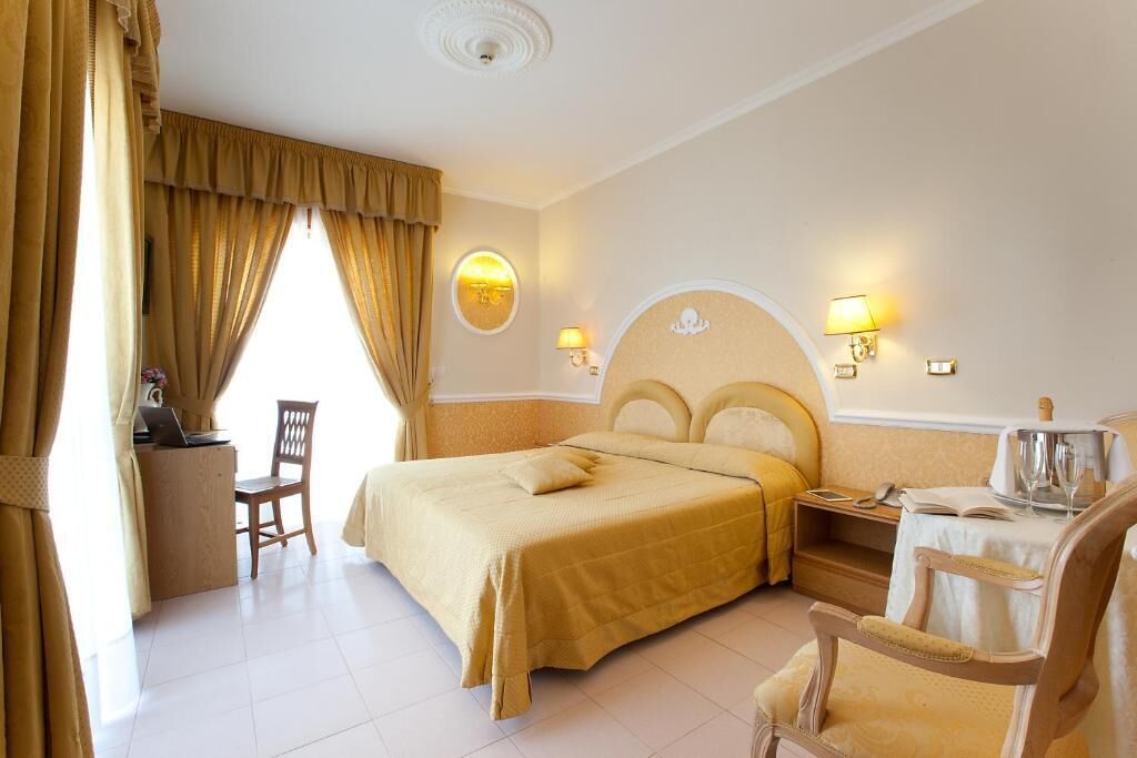 minibar, in-room safe, free wifi