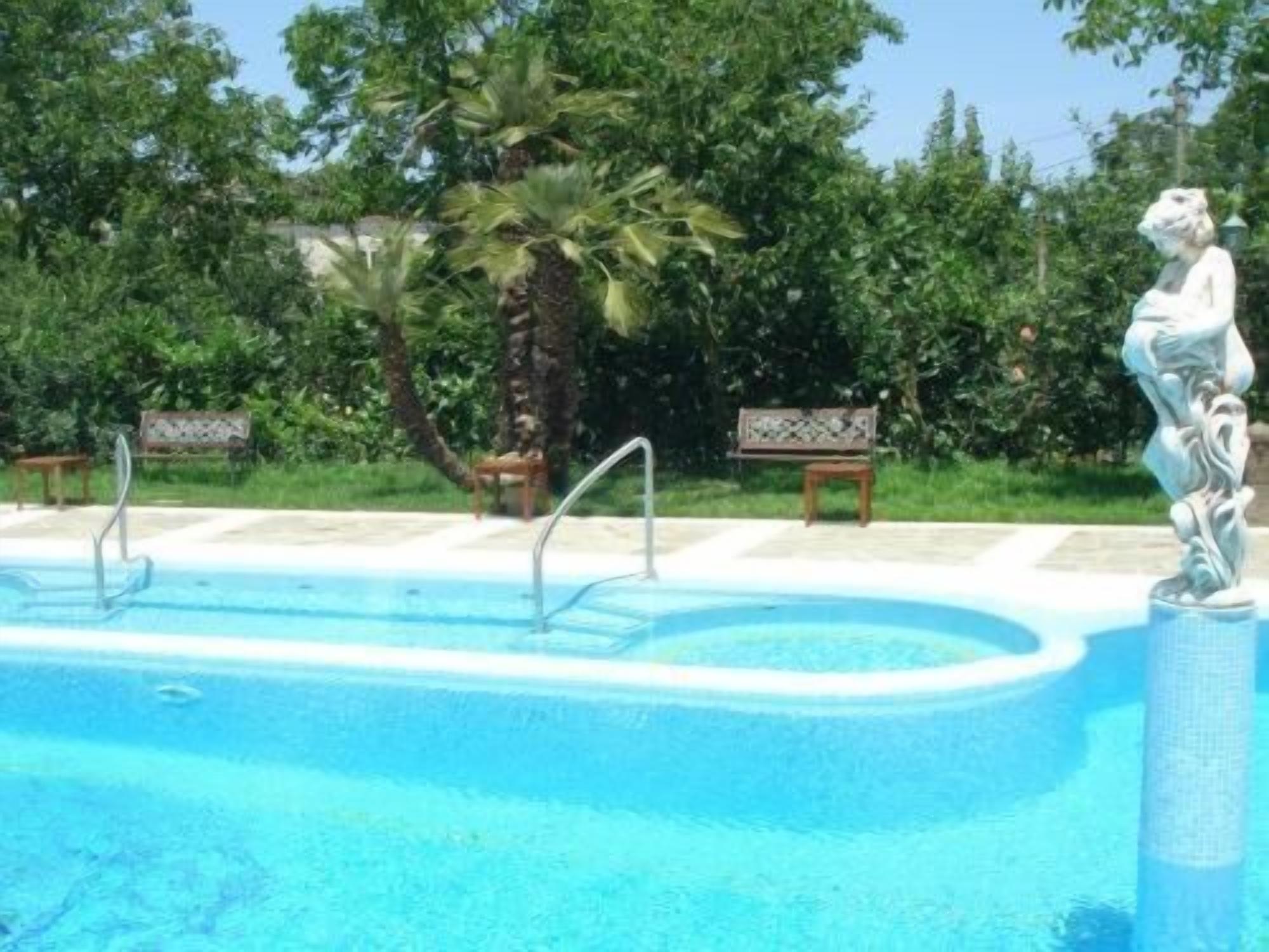 outdoor pool, open 9 am to 6 pm, pool umbrellas, pool loungers