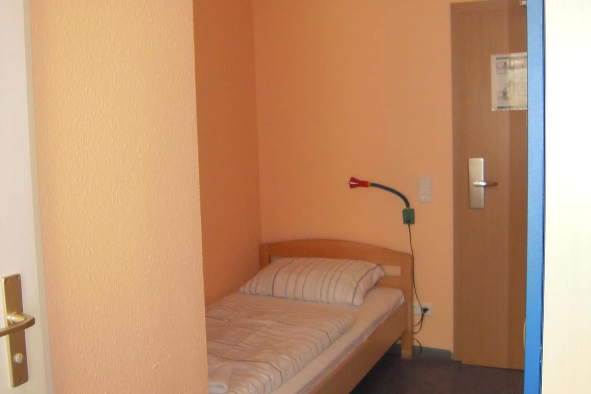 Eenvoudige eenpersoonskamer, privébadkamer | Gratis wifi, beddengoed