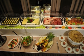 Daily continental breakfast (EUR 8.50 per person)