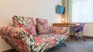 Double or Twin Room, 1 Double or 2 Twin Beds | Living area | Flat-screen TV - PrivatHotel Probst (Nuremberg)
