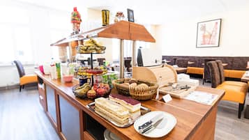 Desayuno buffet diario (EUR 13.5 por persona)
