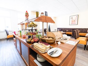 Daily buffet breakfast (EUR 13.5 per person) - PrivatHotel Probst (Nuremberg)
