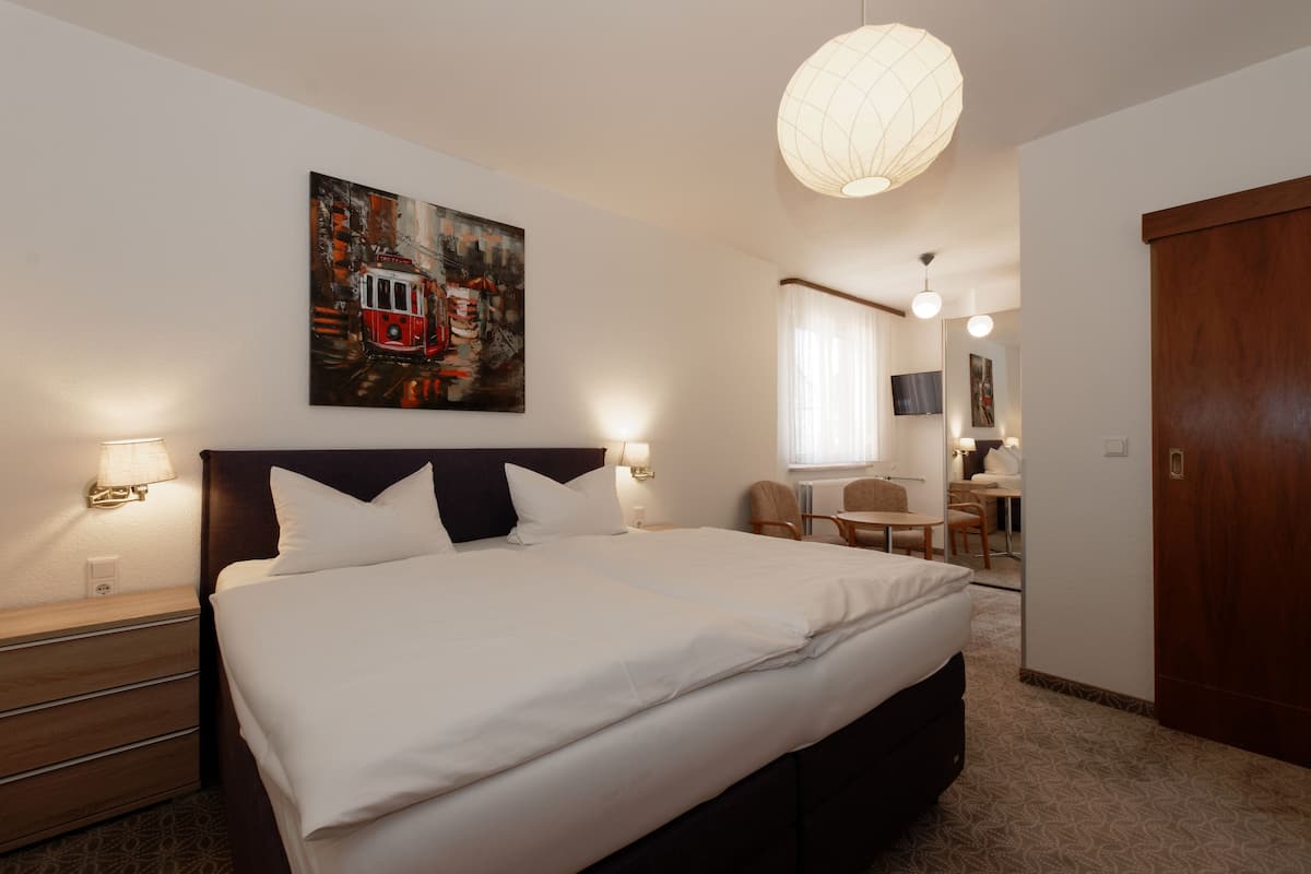 Double or Twin Room, 1 Double or 2 Twin Beds | Hypo-allergenic bedding available, desk, soundproofing, WiFi (free)