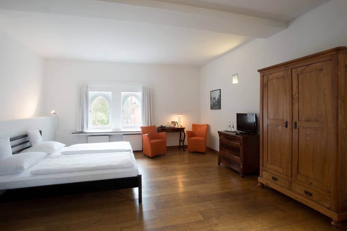 double room historic | in-room safe, individually furnished, desk, iron/ironing board