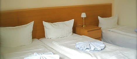 Bügeleisen/Bügelbrett, kostenloses WLAN, Bettwäsche