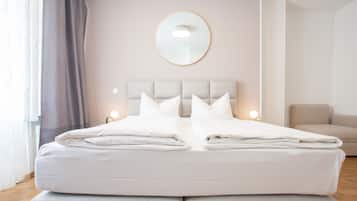 Standaard kamer | Luxe beddengoed, donzen dekbedden, een bureau, geluiddichte muren