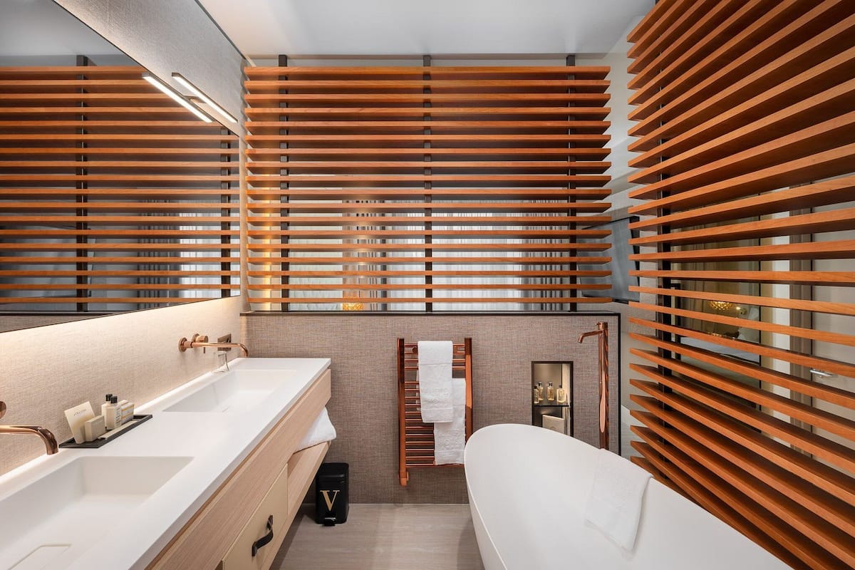 suite | minibar, in-room safe, individually decorated, individually furnished