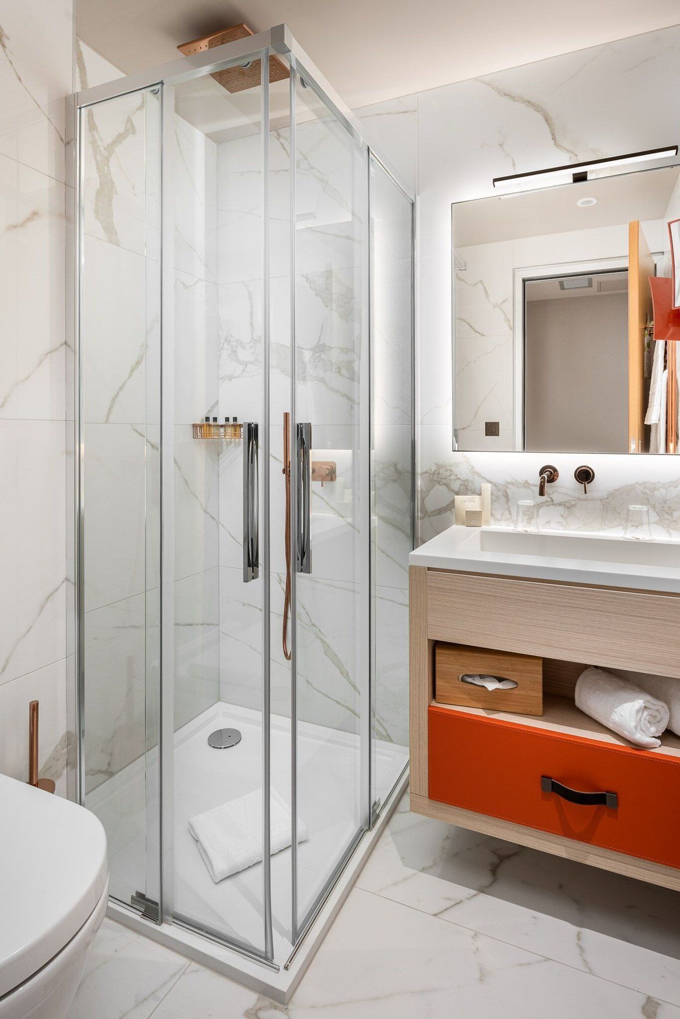 family double room, 1 bedroom | minibar, in-room safe, individually decorated, individually furnished