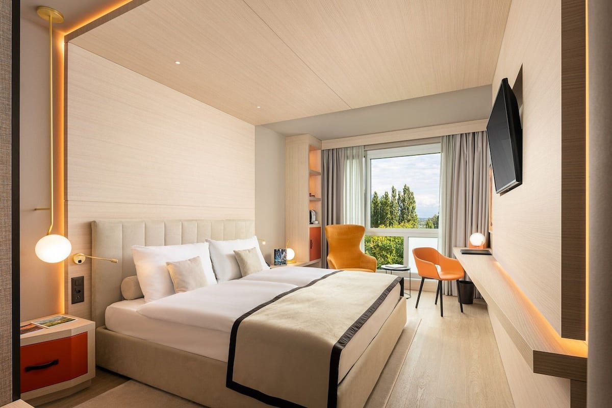 superior room, 1 king bed | minibar, in-room safe, individually decorated, individually furnished