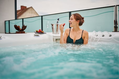 室外 SPA 浴缸. 阿萨姆酒店